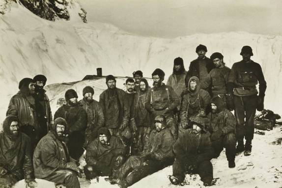 Shackleton e sua tripulação presos em Elephant Island